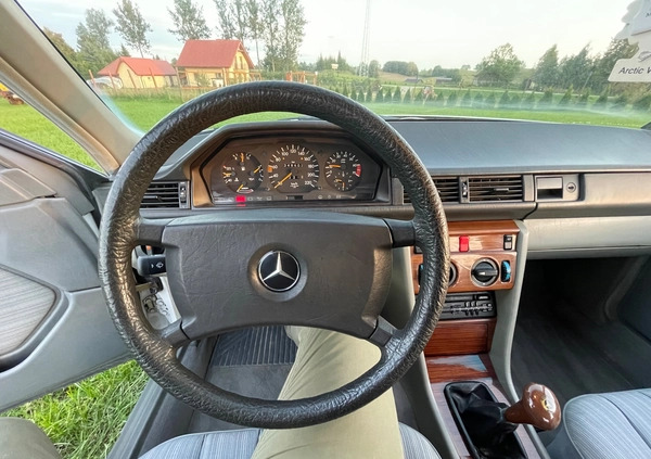 Mercedes-Benz Klasa E cena 11500 przebieg: 348920, rok produkcji 1988 z Olecko małe 497